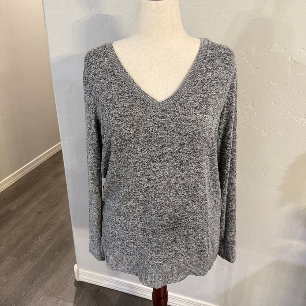 Women’s Lucky Brand Heather Gray V-Neck Sweater. Size M